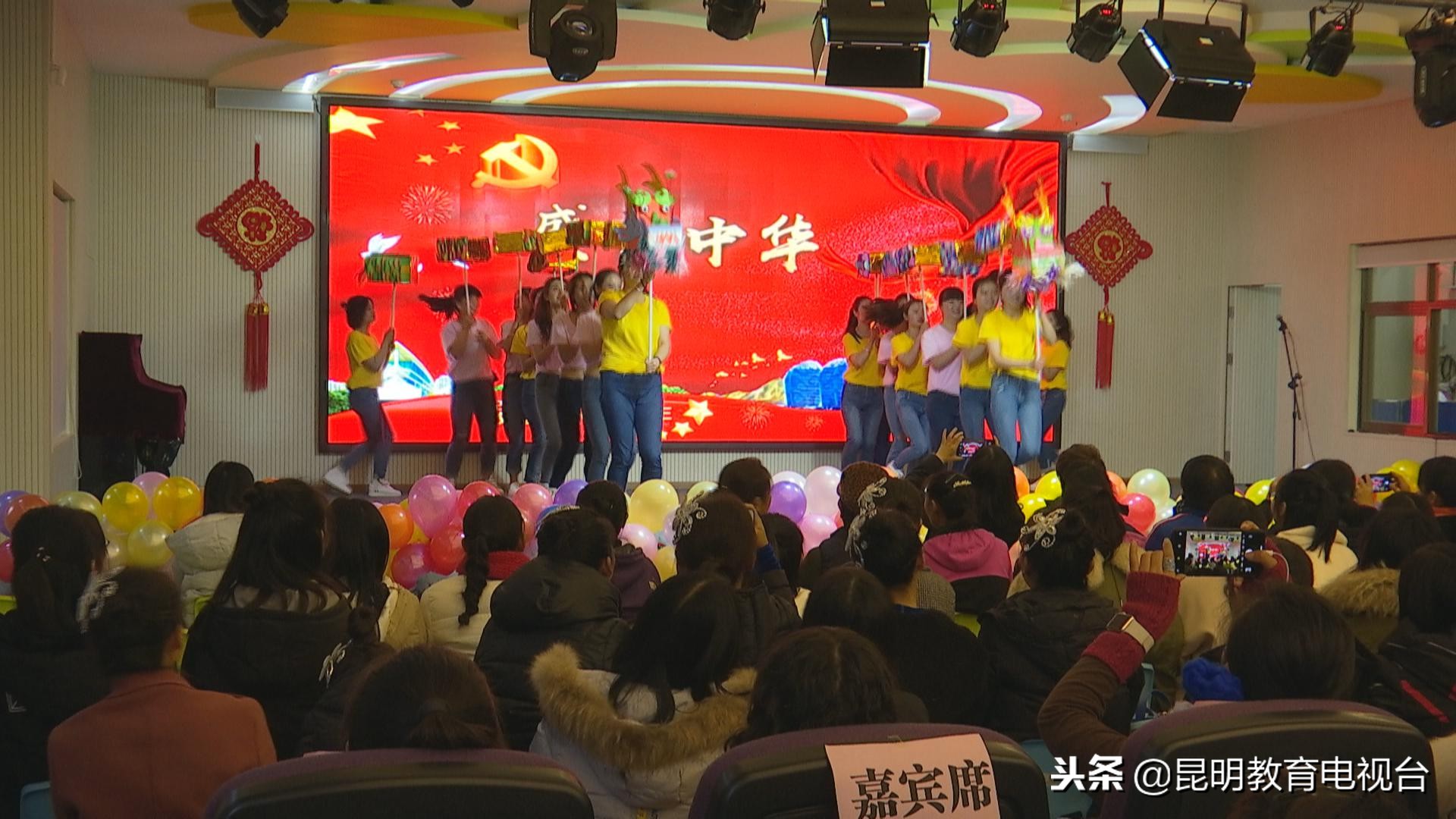 不忘初心砥砺前行大型活动献礼,不忘立德树人初心幼儿大型活动