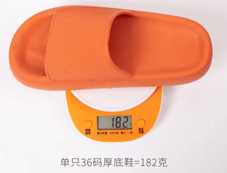 绿色踩屎感软底拖鞋,踩屎感拖鞋和普通拖鞋对比