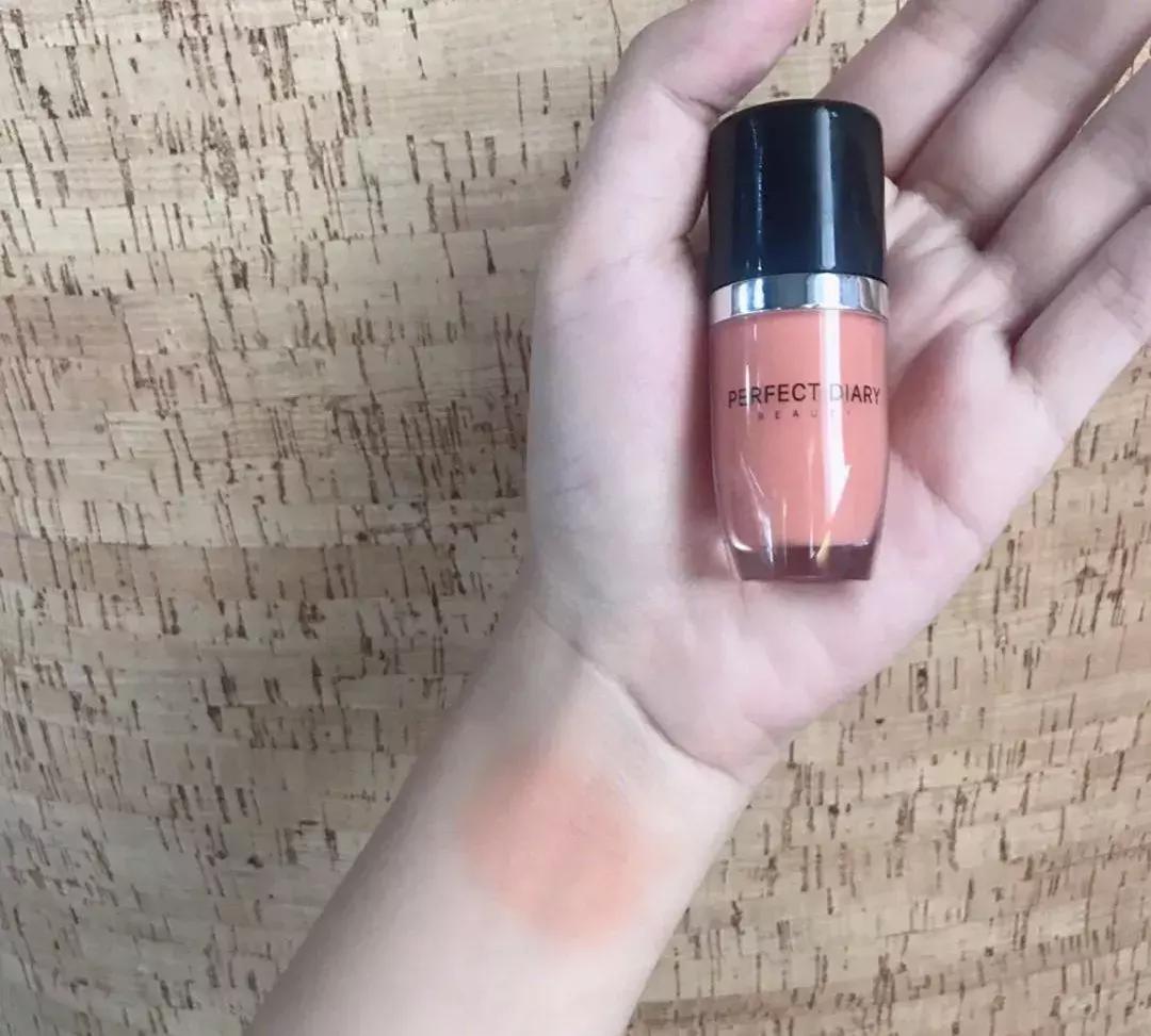 完美日记口红和小金钻哪个好看 (完美日记小金钻反重力唇釉推荐)