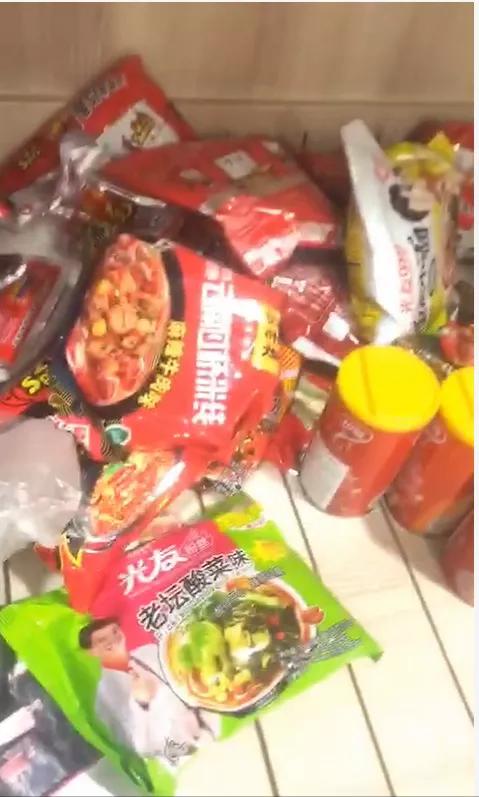 回不去的家，病在异乡，6岁女儿说，妈妈我来找你，把你带回家|困在土豪城迪拜的中国人