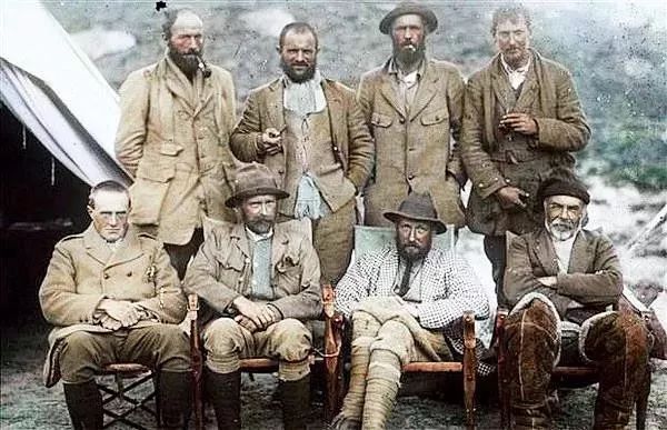 珠穆朗玛峰峰顶是属于哪个国家,珠穆朗玛峰峰顶现在是多少米