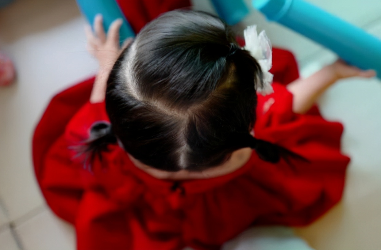 谢娜晒女儿给的礼物,谢娜日常晒娃