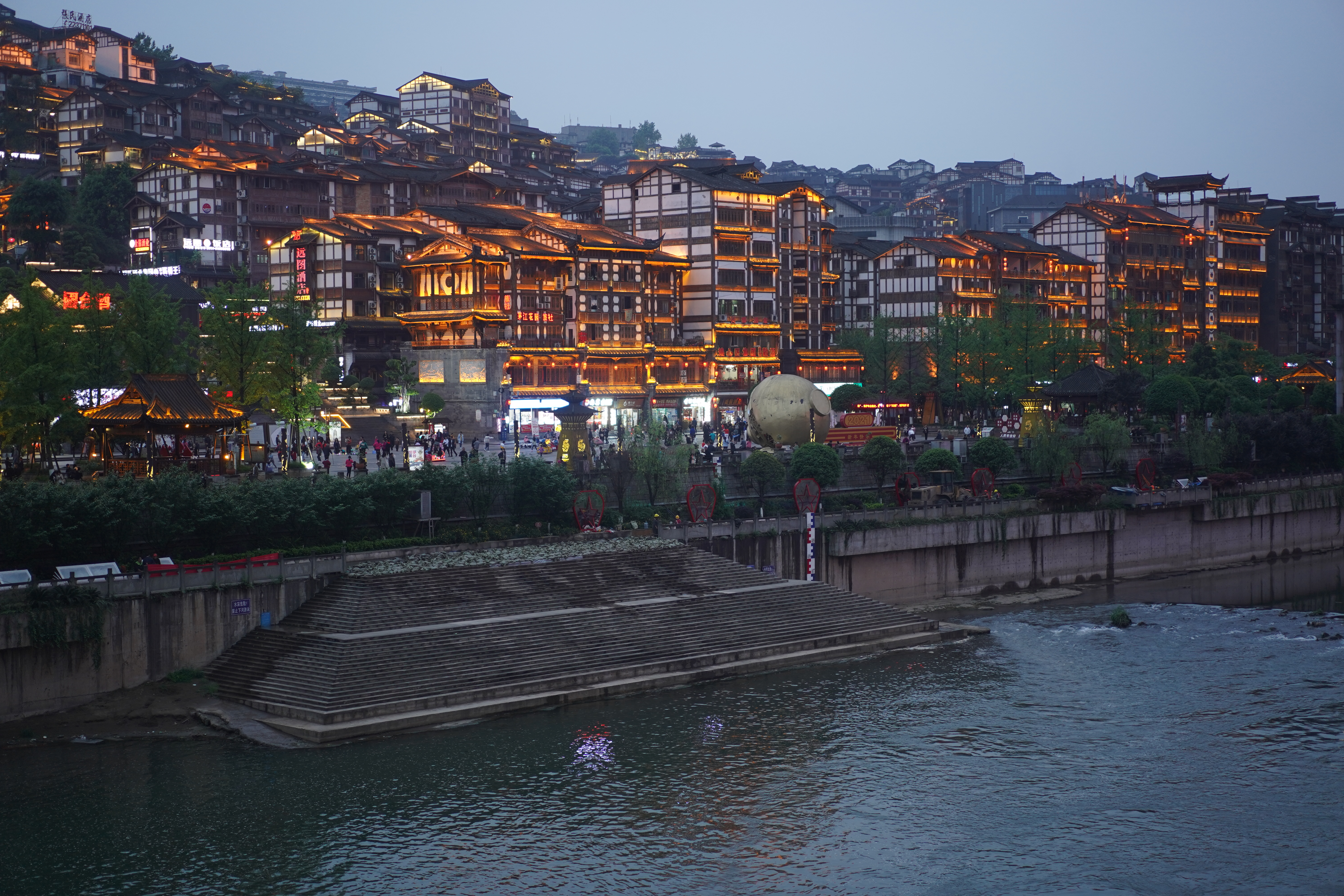 贵州黔东南千与千寻,茅台镇千与千寻