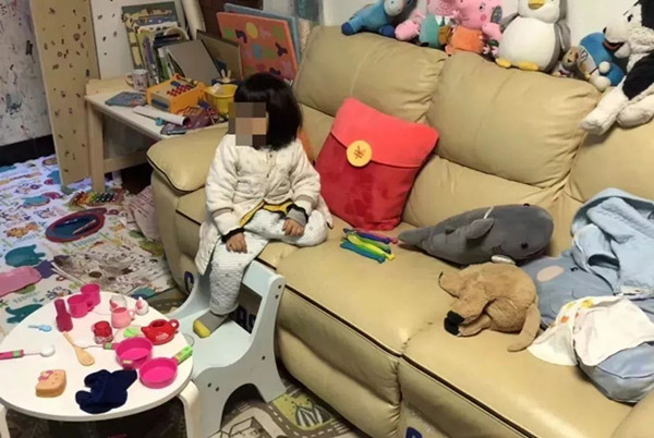 孩子爱动手家长正确做法,小孩恶作剧应该怎么教育