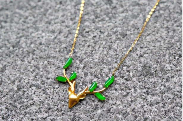 翡翠相同材质和不同品质的区别,翡翠的三种主要材质