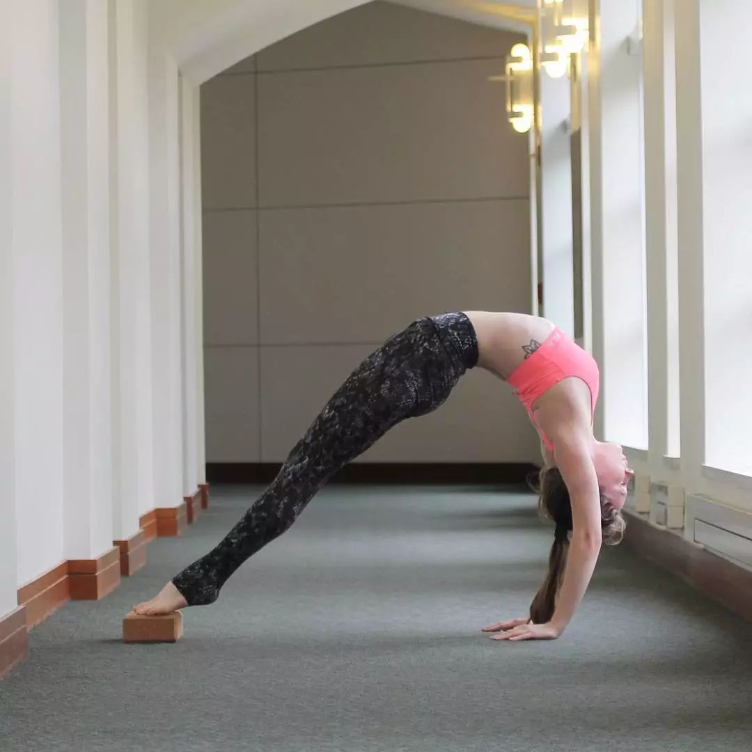 瑜伽紧致身体线条,瑜伽滋养紧致的体态动作