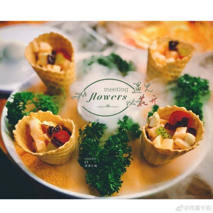 想从吃上接近爱豆，来拔草正宗思密达多彩芝士年糕火锅吧！