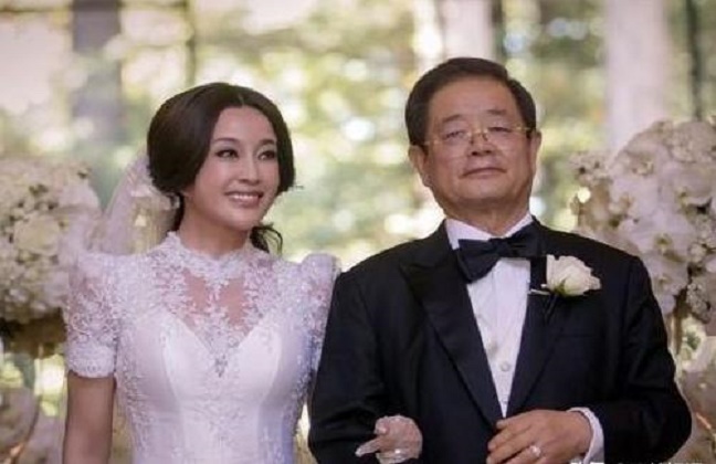 王晓玉刘晓庆交往过程,刘晓庆王晓玉的爱情故事