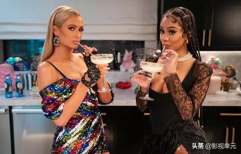 又开始炫富了？她的人生只剩下钱了