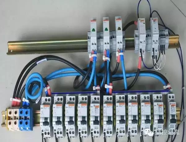 空气开关接线教程哪个是进线,2匹空气开关与1匹空气开关接线图