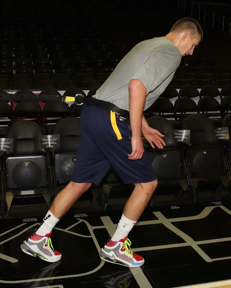 zoomgtjump约基奇,为什么约基奇喜欢穿zoomrize2