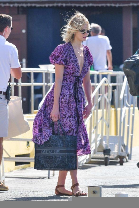 karliekloss维密现场图片,美国超模karliekloss皮裙