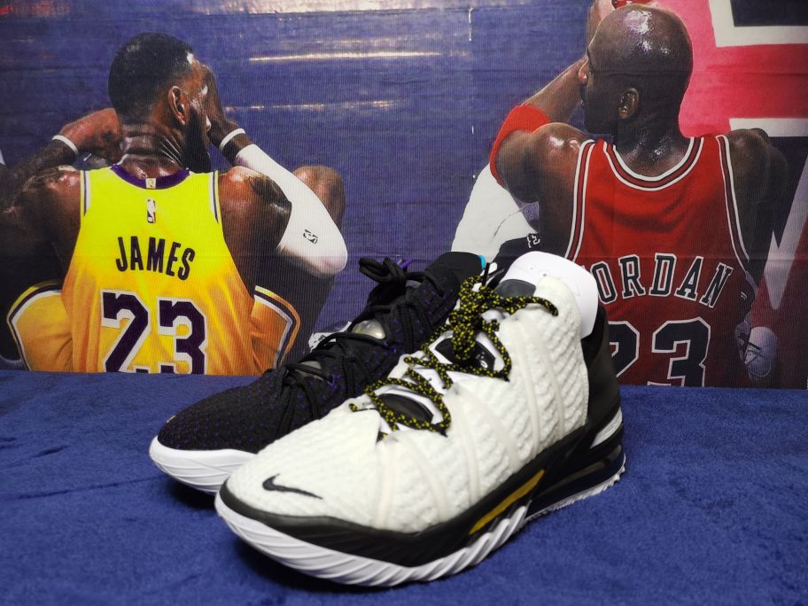 nikelebron18詹姆斯上脚配色,nike粉蓝拼接lebron18