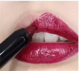 超显白的15支口红建议直接收藏,什么颜色口红适合黑黄皮肤巨显白