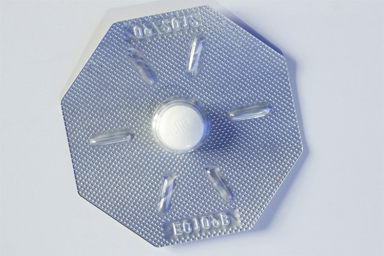 背后还有隐情？鲍某明性侵案揭露的是，人性罪恶的终极