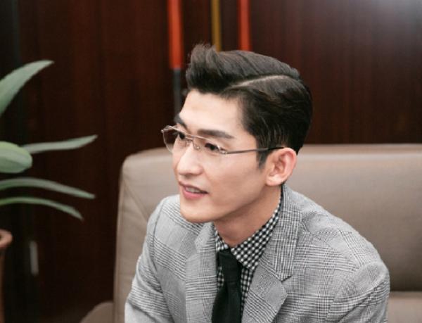 张翰明星机场安检,明星机场张翰