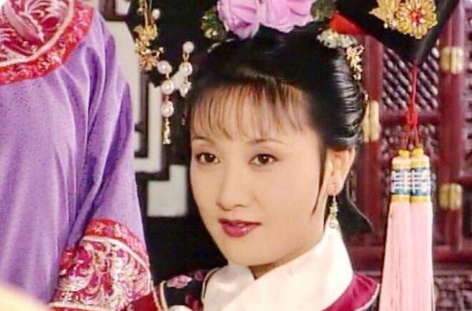 单眼皮、龅牙、厚嘴唇，这些缺陷美才是娱乐圈该有的百媚千红