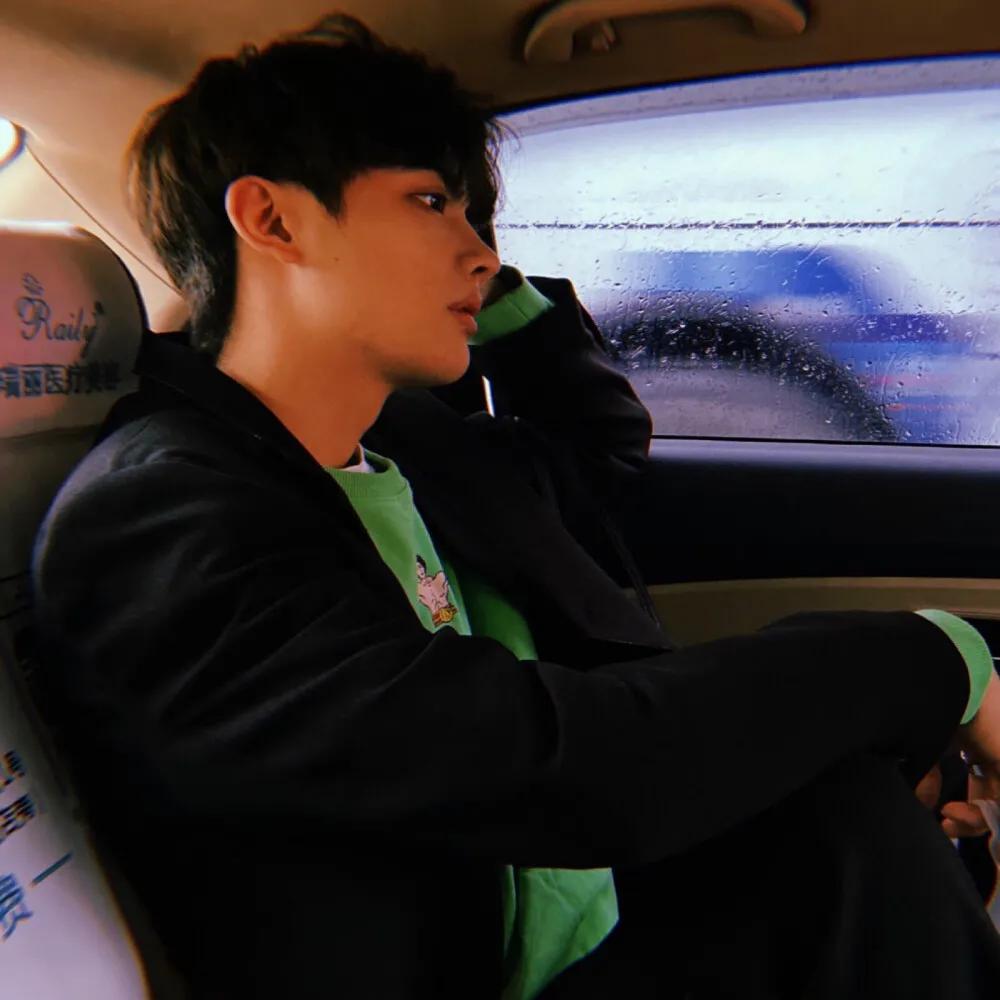 动漫闺蜜头像一左一右霸气,闺蜜两人头像一左一右