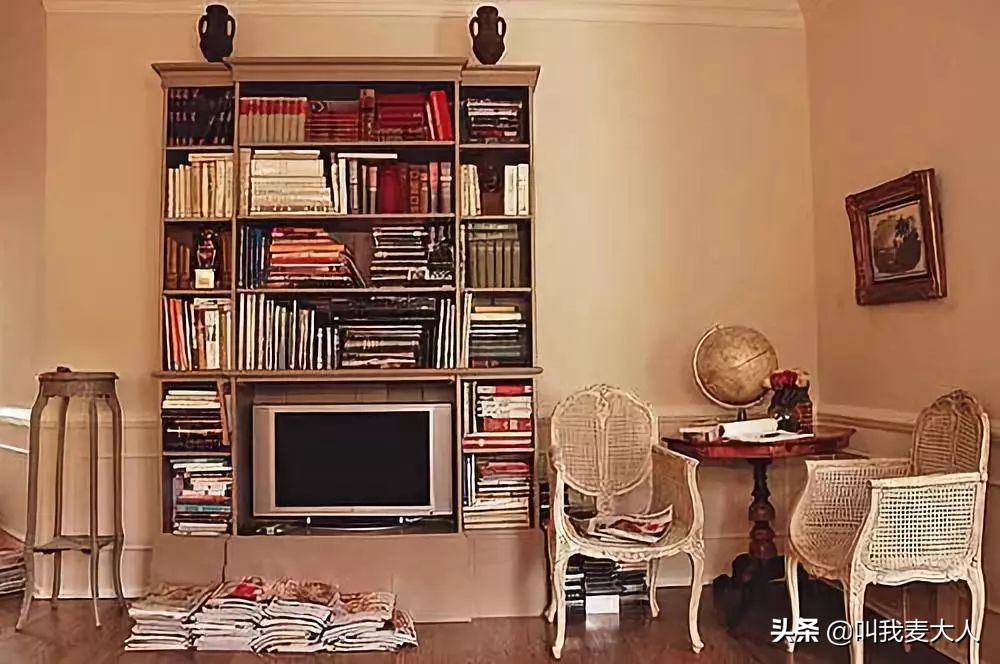 负债2.5亿交往5个男友，她让两位亿万富翁丈夫破产，拜金指数10​