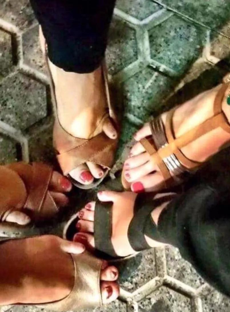 女明星的小脚趾太难了，很多走红毯的时候就被丢了