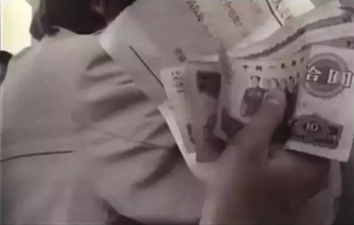 窦唯18岁,窦唯年轻时在香港演唱会吹笛子