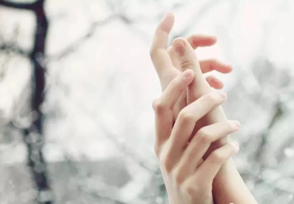 冬天手脚裂口,手脚冬天裂口怎么治疗