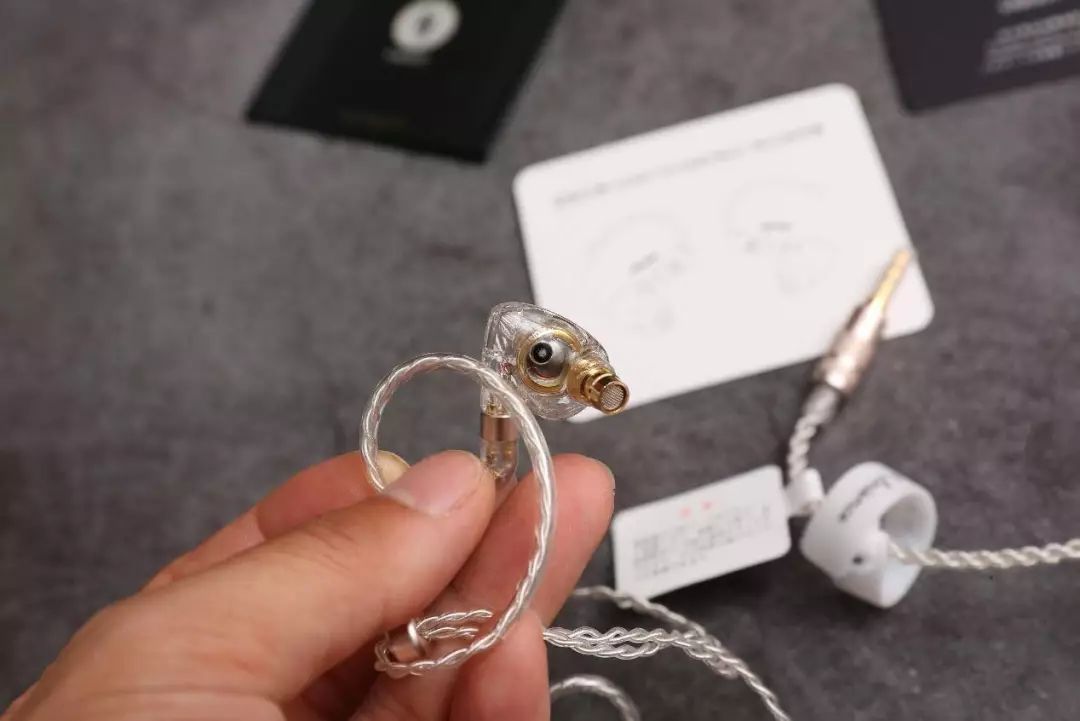 兴戈洛神圈铁耳机评测,兴戈洛神em2r和森海ie100pro