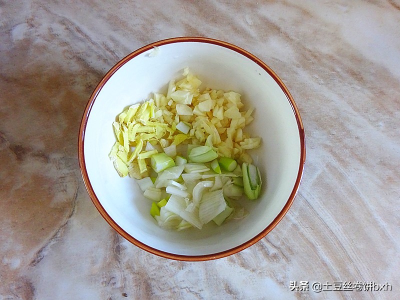 用老北京的烹饪方法做酥焖带鱼,焖带鱼怎么焖没有腥味儿