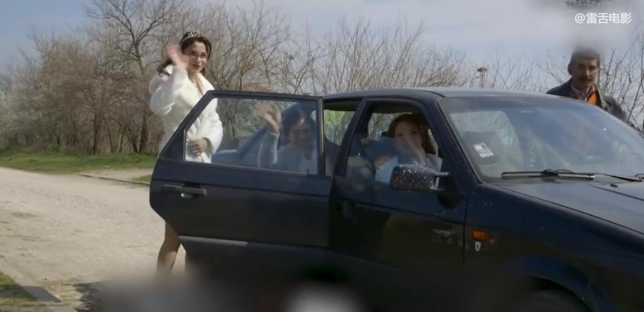 东欧小国奇葩风俗：女孩精心打扮任人挑选，7万块就能娶回家