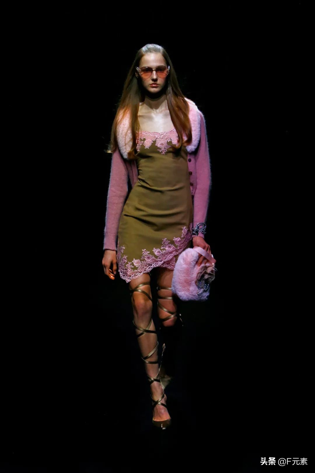 blumarine秋冬系列时装秀,blumarine2022米兰时装