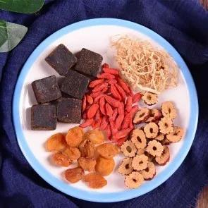 在冬日里把冰冷的啤酒喝出花样来