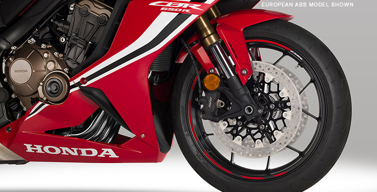 比本田cbr650r高一级的四缸跑车,23款本田cbr650r还值得买吗