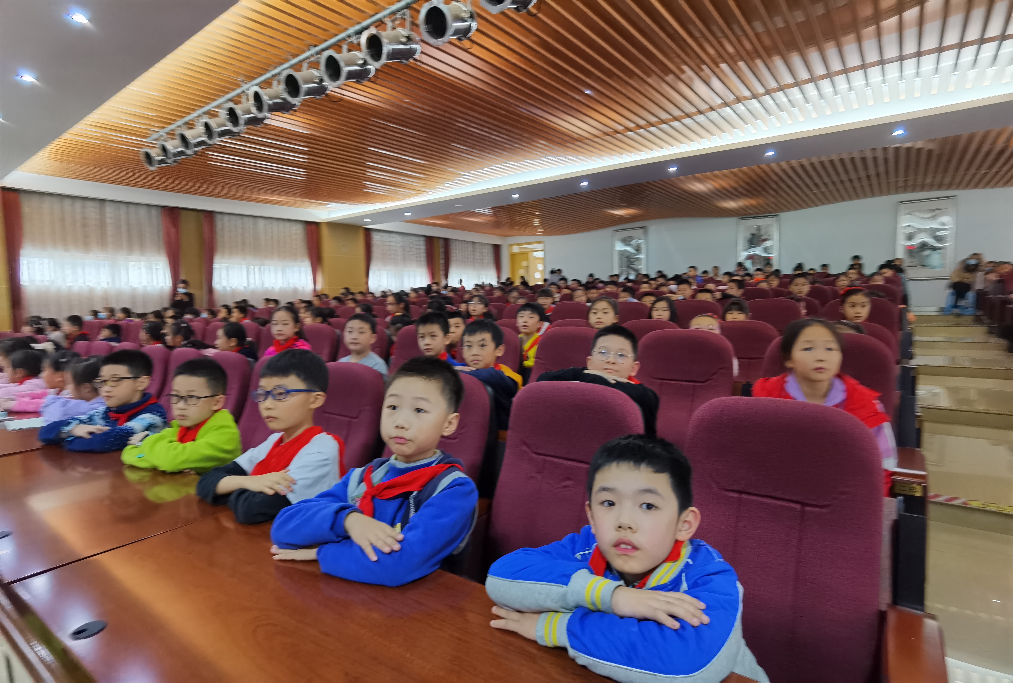 家长大讲堂初二,小学三年级足球课视频