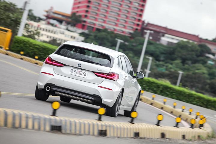 宝马1系2016款118i都市设计套装,宝马118i2012款和2013款区别