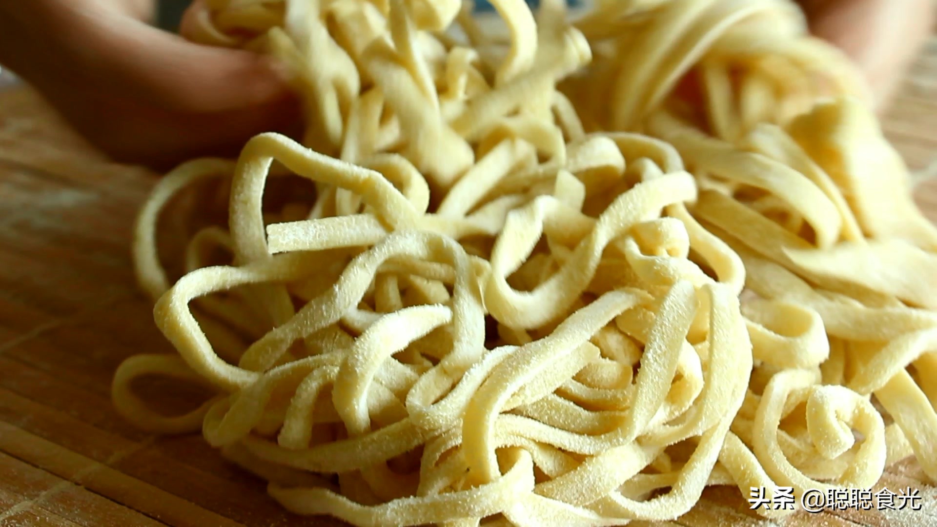 碱面手擀面怎么做劲道不断条,做手擀面放点什么筋道