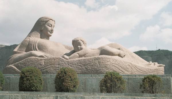 《丰乳肥臀》:承受了百年家族苦难的中国母亲,让我落泪潸然