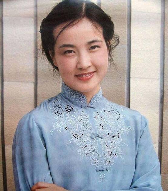 陈国军刘晓庆姜文三人照片,陈国军找姜文谈话