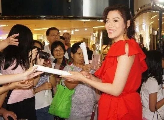 40岁前tvb当家花旦升级人母,tvb小花急速上位一年拍四剧