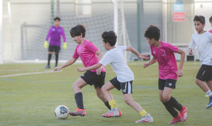 给小孩训练足球应该先练什么,让孩子放弃足球训练