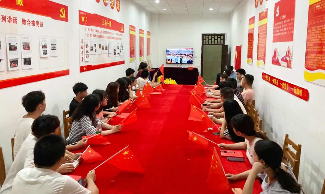 重庆科创职业学院师生集中观看庆祝中国*产党共**成立100周年大会