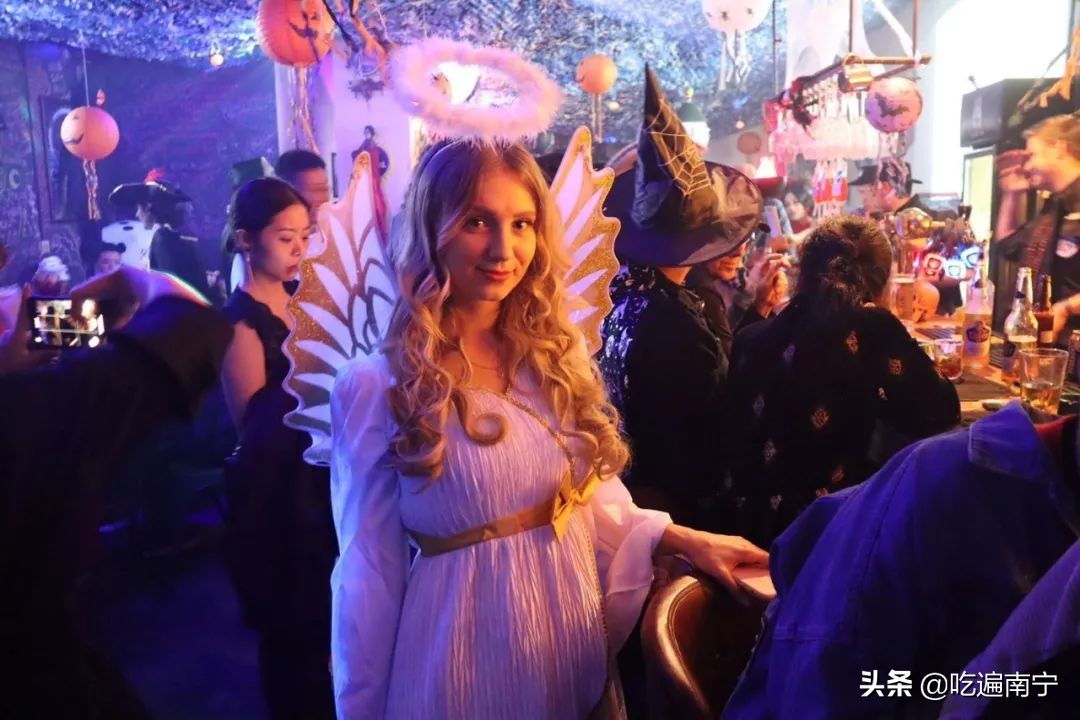 江北大道一家“特别”的酒吧，走进去发现全是外国人