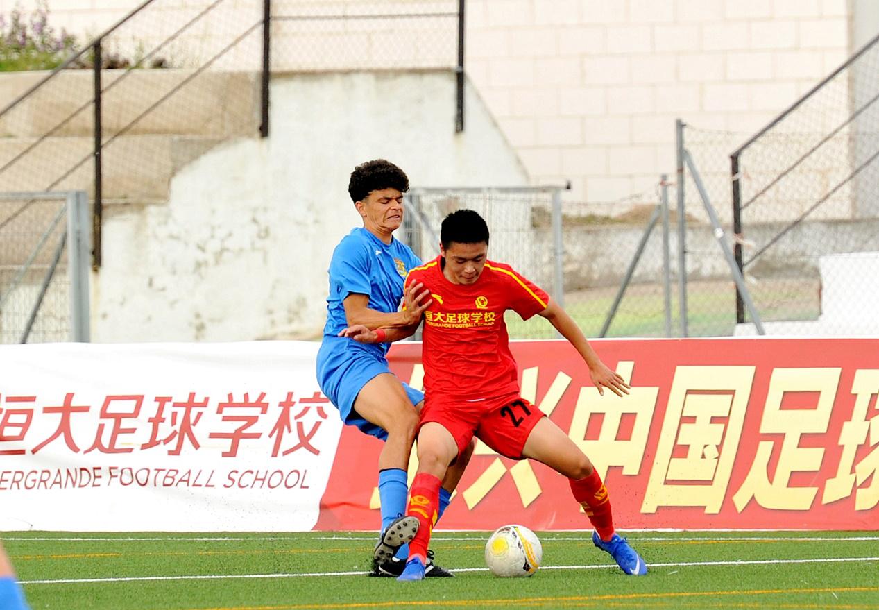 恒大足校今年招生火热进行中，毕业生可进职业队也可上大学