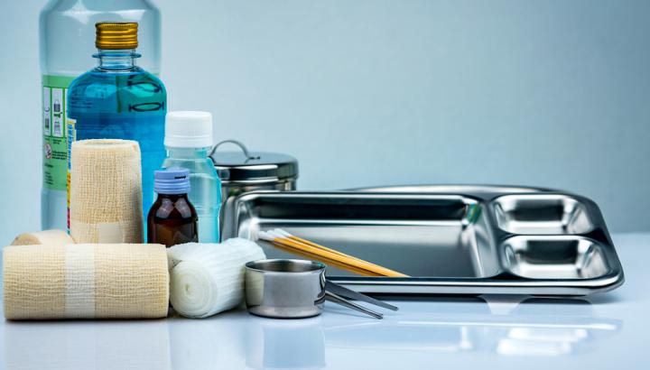 小博美腿突然僵硬了怎么回事,小博美后腿有点瘸怎么回事