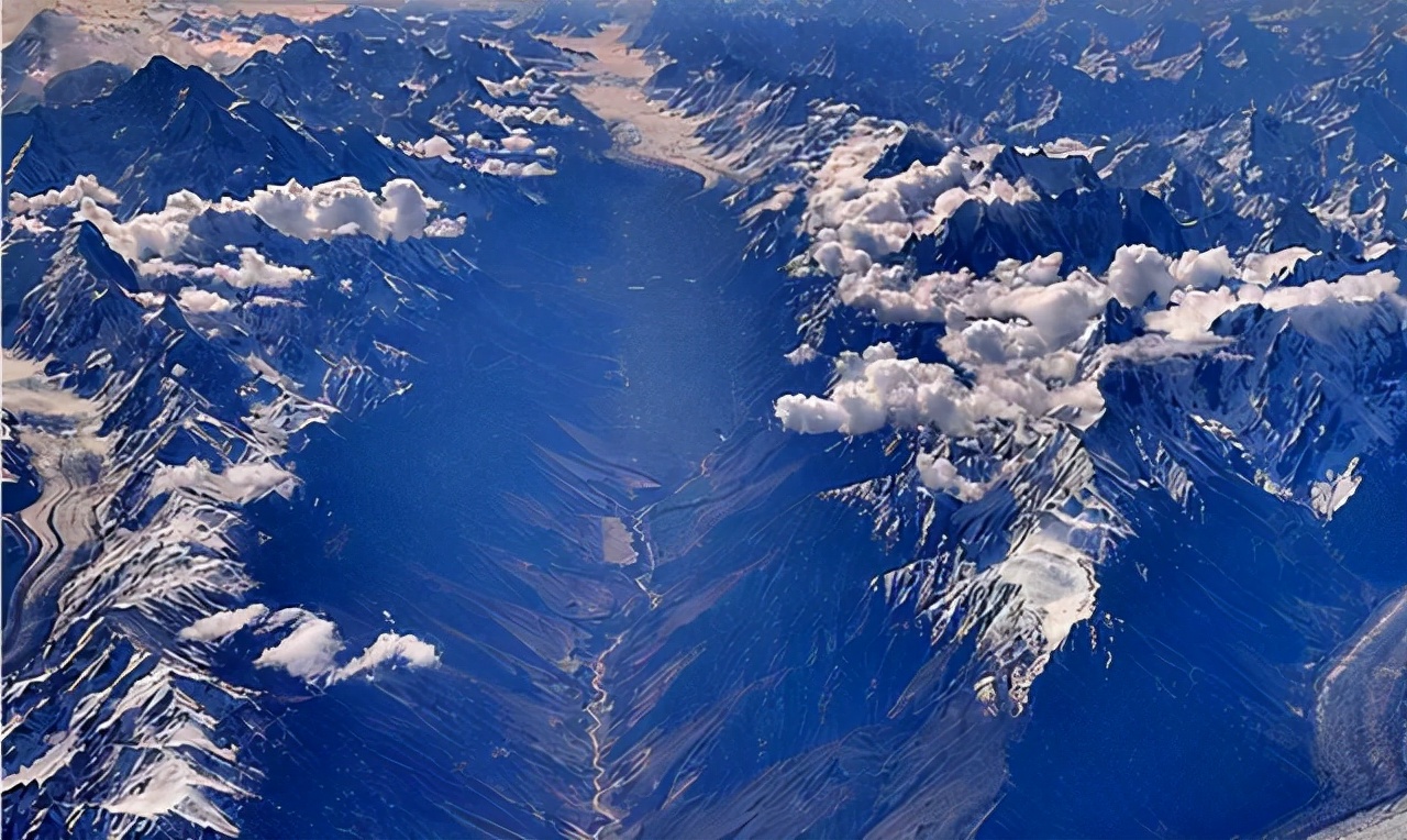 白虎穿堂家破人亡是什么格局,白虎转案与白虎穿堂是一个意思