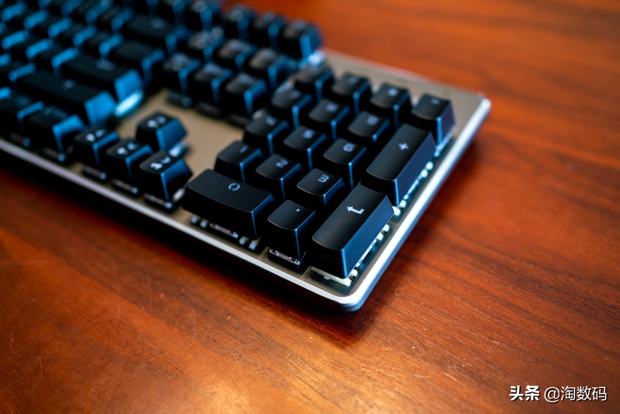 99元捡漏,有什么100多的rgb青轴机械键盘