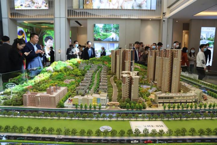 曾志伟钟镇涛陈小春海鸣威齐夸梅州，金利来客都项目阶段性竣工