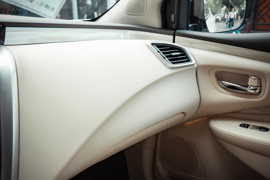 李扬试驾日产楼兰25t,日产楼兰2019款2.5l试驾