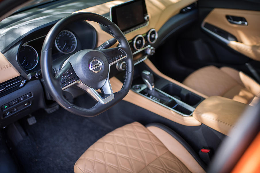 最新款日产轩逸试车,13年新轩逸1.6自动高配的油耗