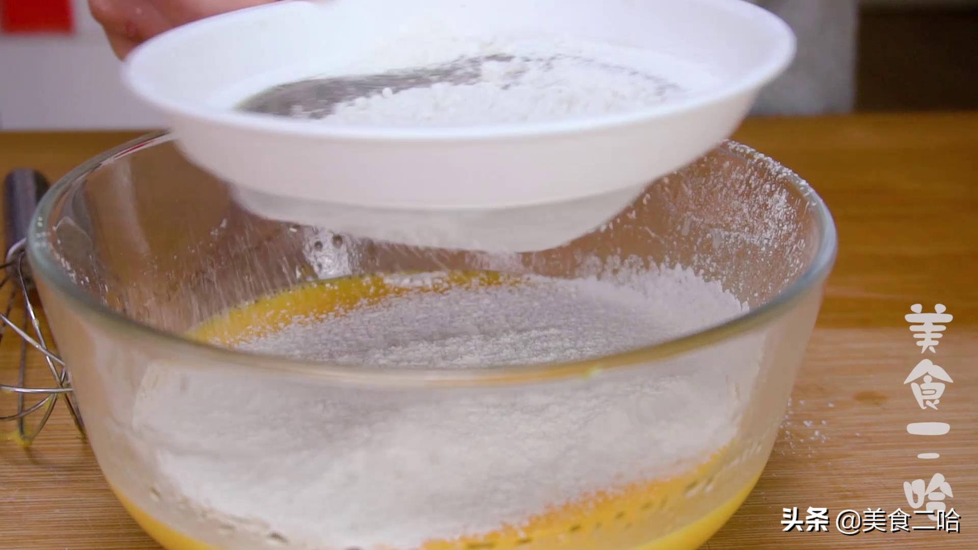 教你用电饭煲做蛋糕超级简单,做电饭煲蛋糕松软蓬松