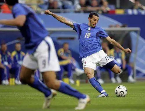 边翼卫vs边后卫,边翼卫和边后卫的区别